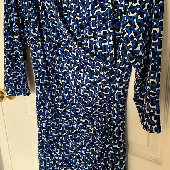 Y2K Flattering Wrap Dress - Picture 5 of 5